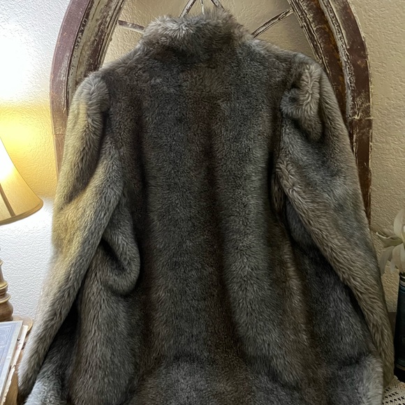 Jacques Saint Laurent Faux Fur Vintage 3/4 Coat Size Medium Color Gray. … - Picture 2 of 9